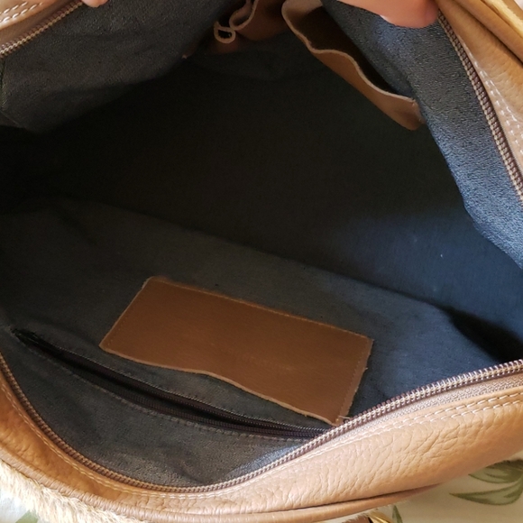 Like new genuine leather Christopher Kon handbag - Picture 5 of 7